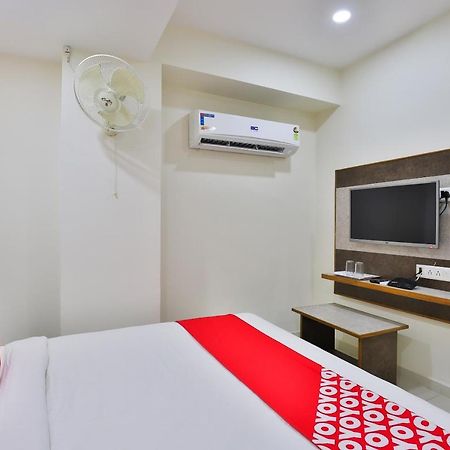 Oyo 25009 Hotel Crystal Ahmadabad Zewnętrze zdjęcie