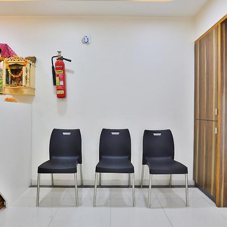 Oyo 25009 Hotel Crystal Ahmadabad Zewnętrze zdjęcie