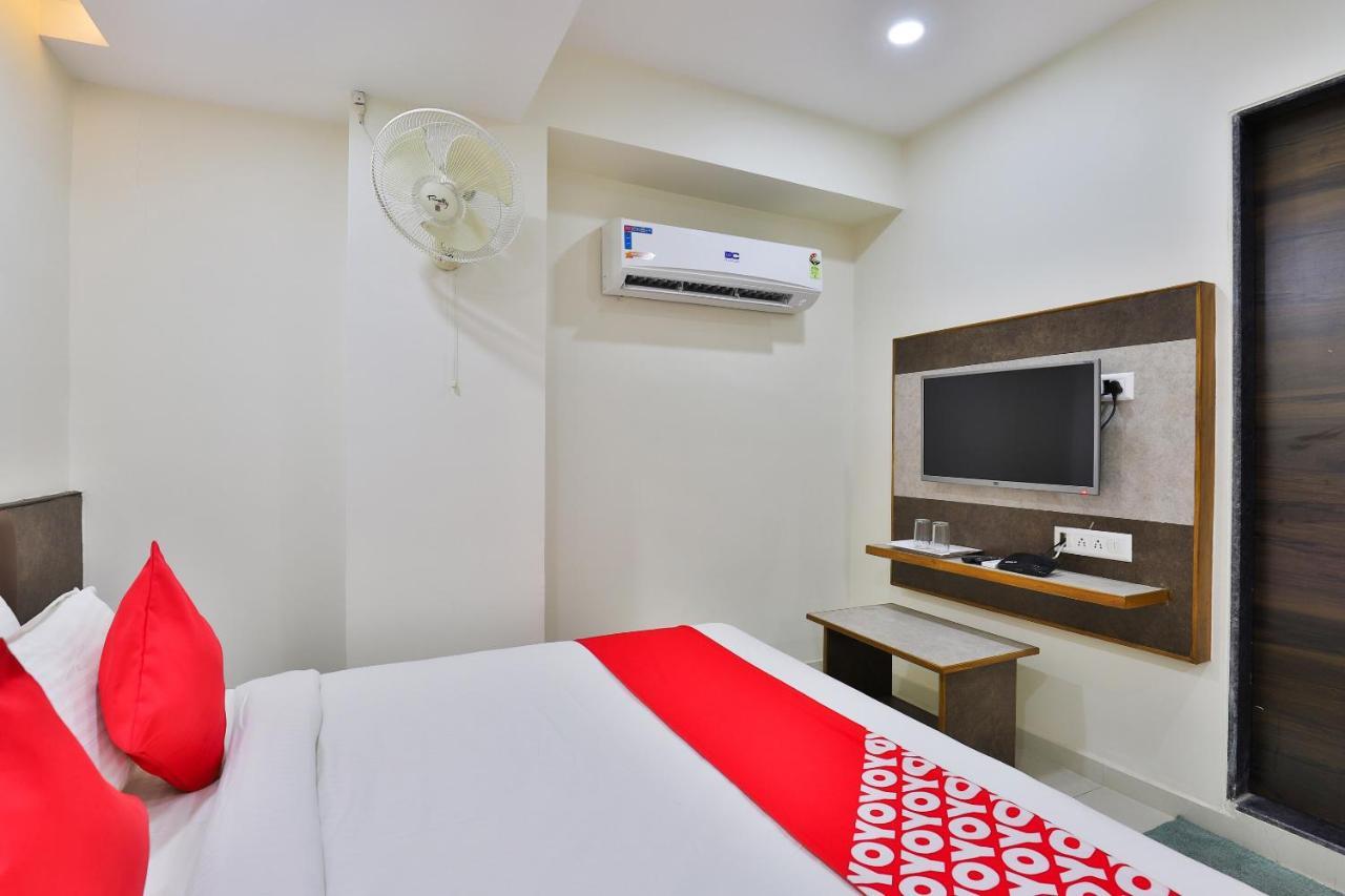 Oyo 25009 Hotel Crystal Ahmadabad Zewnętrze zdjęcie