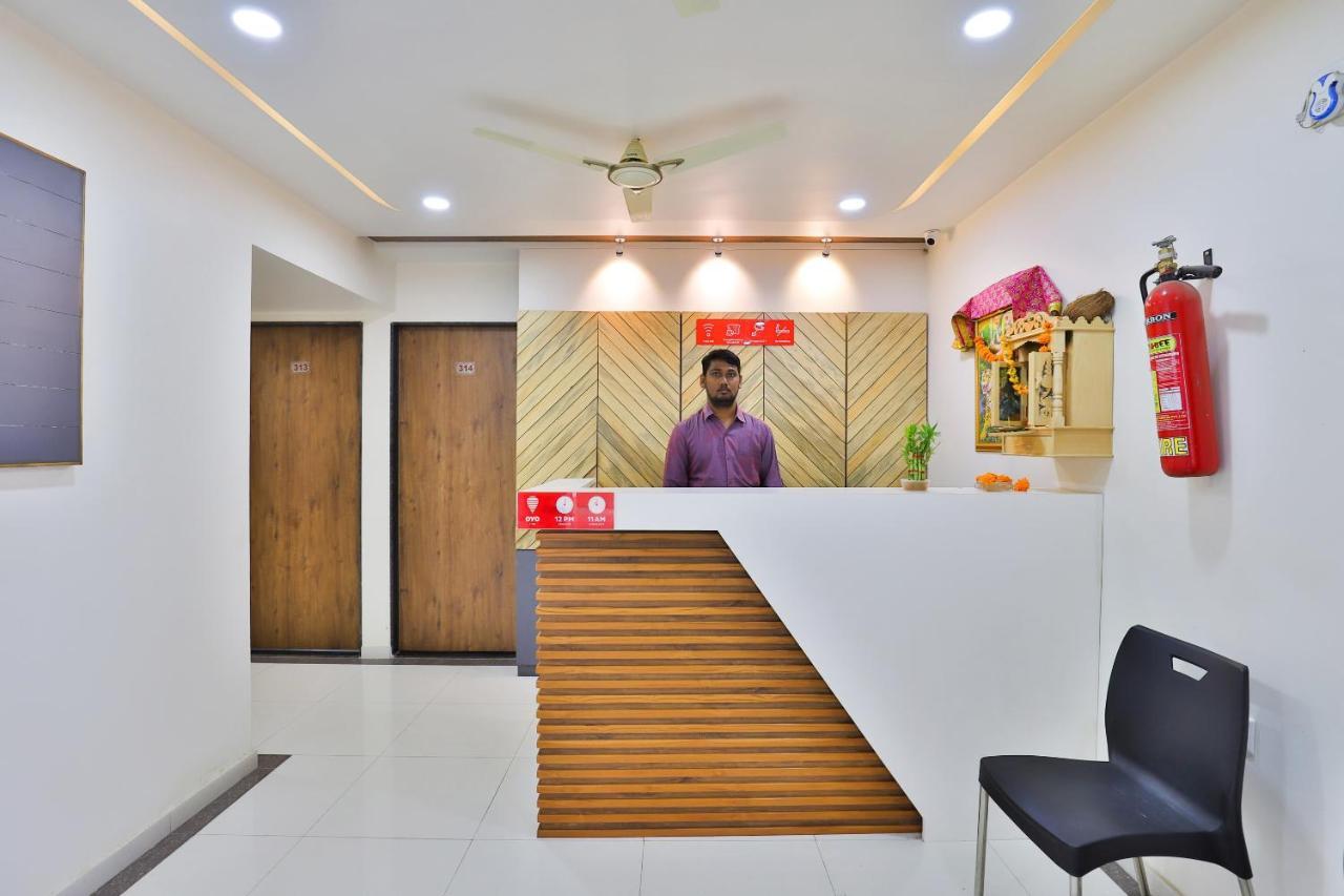 Oyo 25009 Hotel Crystal Ahmadabad Zewnętrze zdjęcie