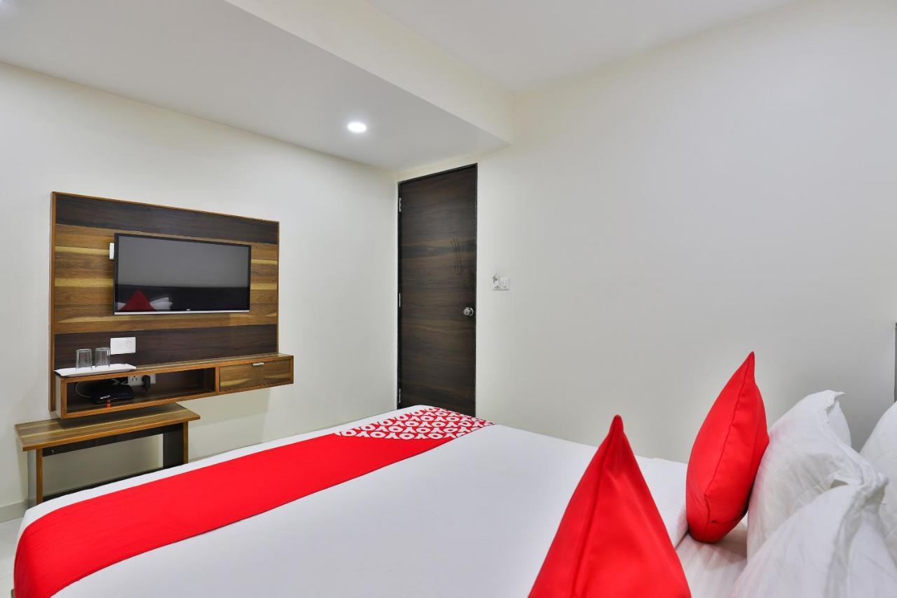 Oyo 25009 Hotel Crystal Ahmadabad Zewnętrze zdjęcie