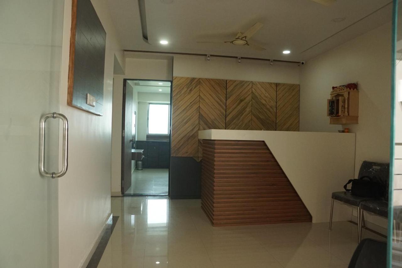 Oyo 25009 Hotel Crystal Ahmadabad Zewnętrze zdjęcie