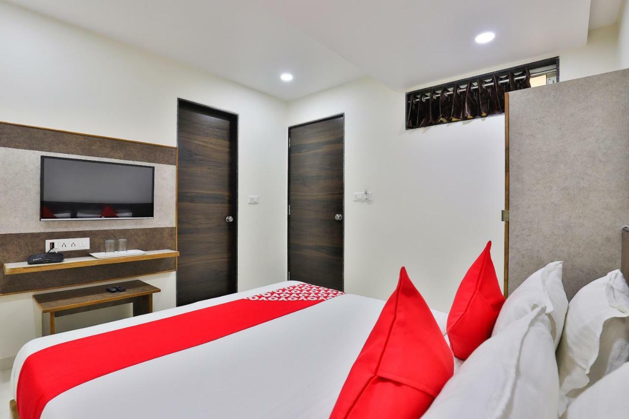 Oyo 25009 Hotel Crystal Ahmadabad Zewnętrze zdjęcie
