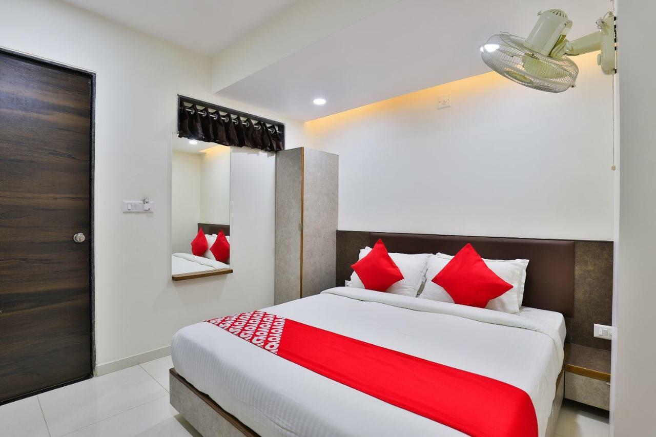 Oyo 25009 Hotel Crystal Ahmadabad Zewnętrze zdjęcie