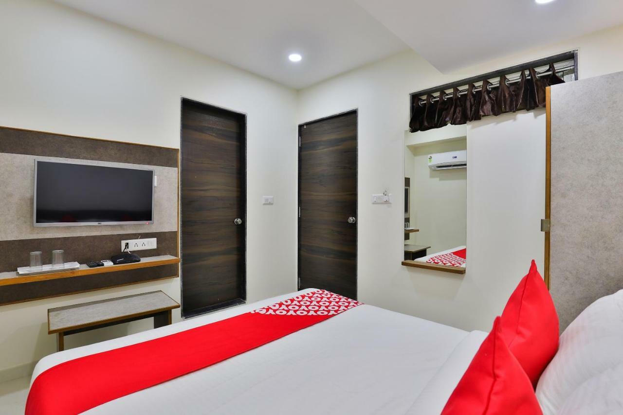 Oyo 25009 Hotel Crystal Ahmadabad Zewnętrze zdjęcie