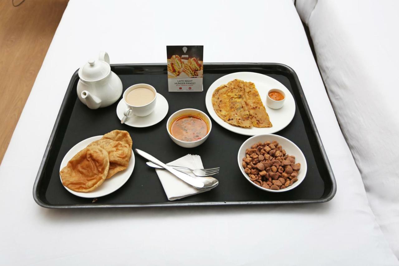 Oyo 25009 Hotel Crystal Ahmadabad Zewnętrze zdjęcie